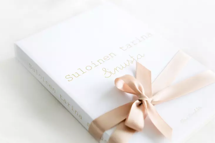 Suloinen tarina sinusta -vauvakirja - Kirjat, vihkot ja kirjaimet - 9789529378241 - 1