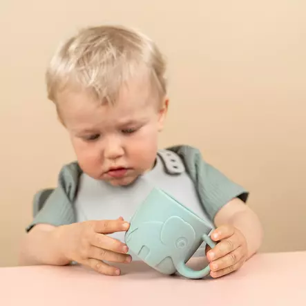 Done by Deer silikoninen muki kahvalla - Mukit ja nokkamukit - 5712643026884 - 2